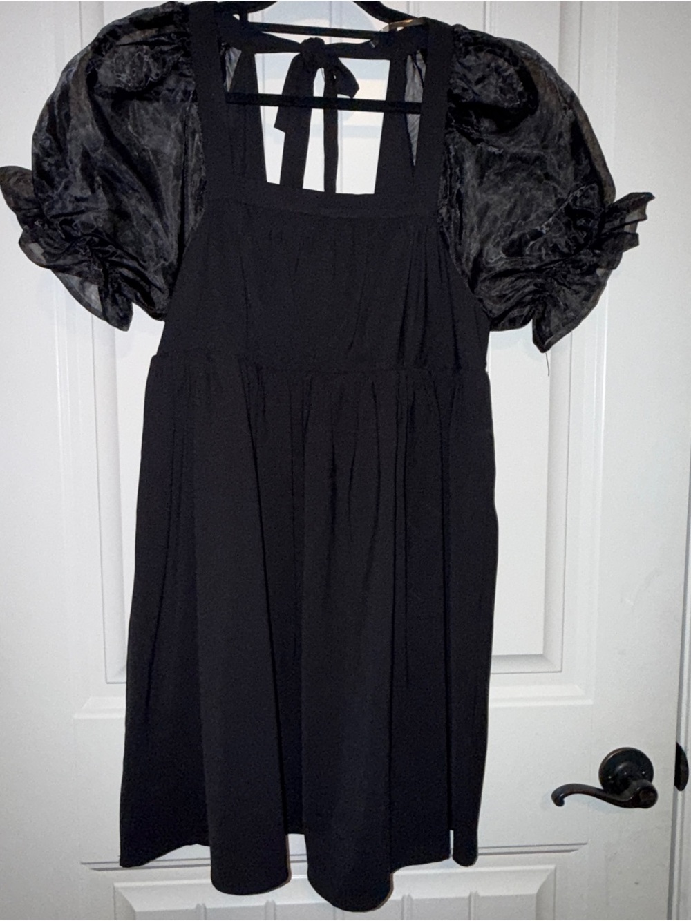 entro Black Puff-Sleeve Square-Neck Dress